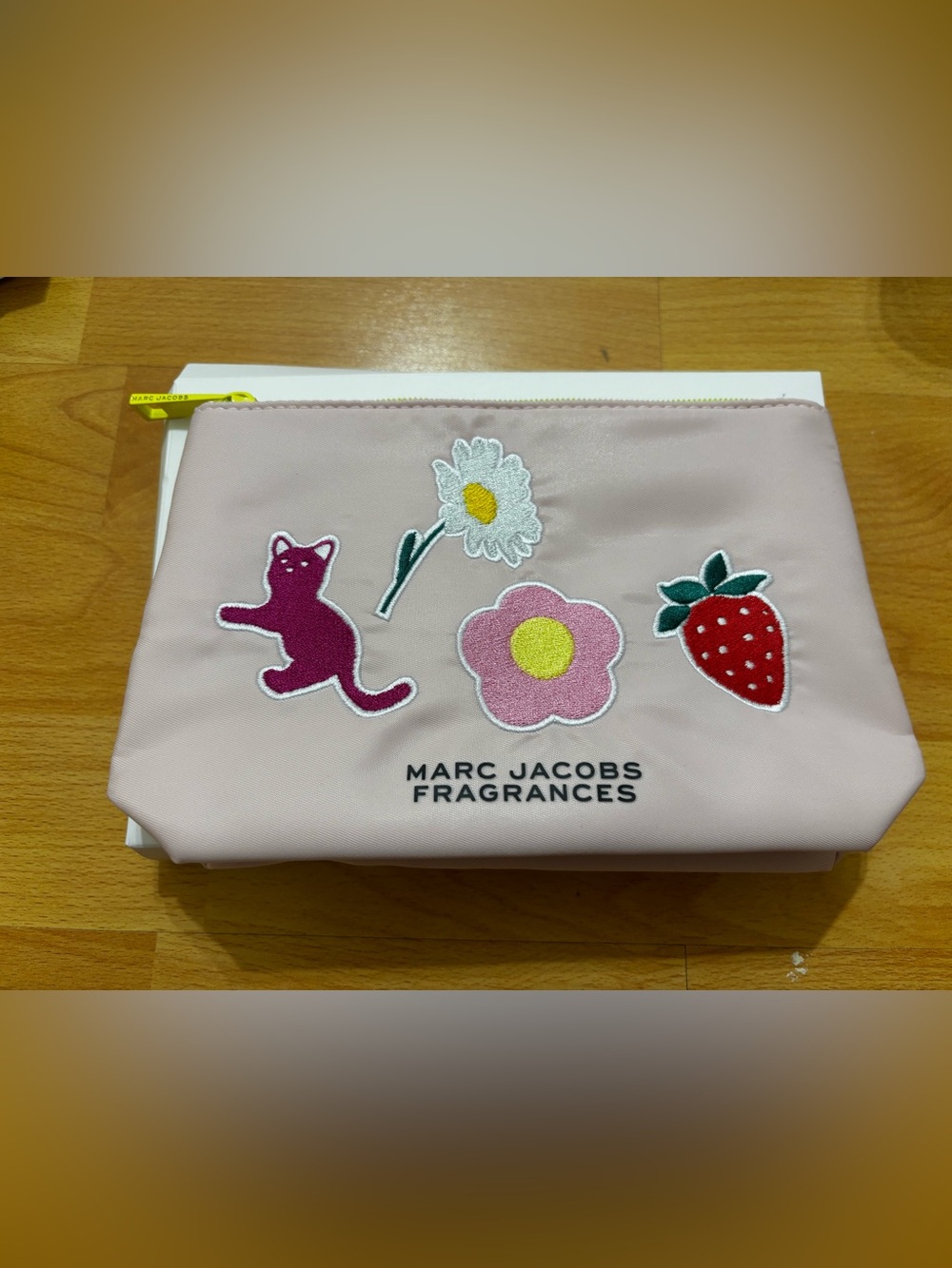 Marc Jacobs Pink Floral & Cat Patch makeup Pouch NEW - Picture 2 of 4